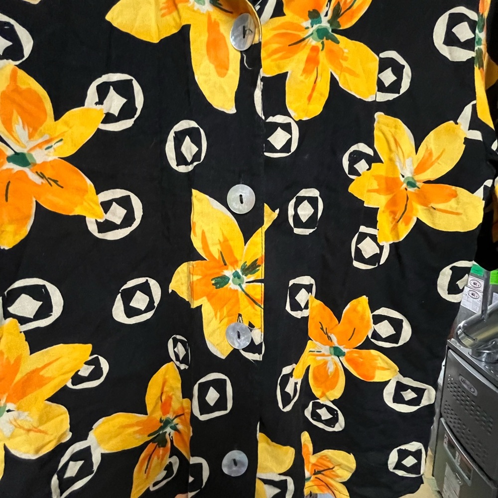 Vibrant Floral Tie-Front Shirt - Picture 6 of 9